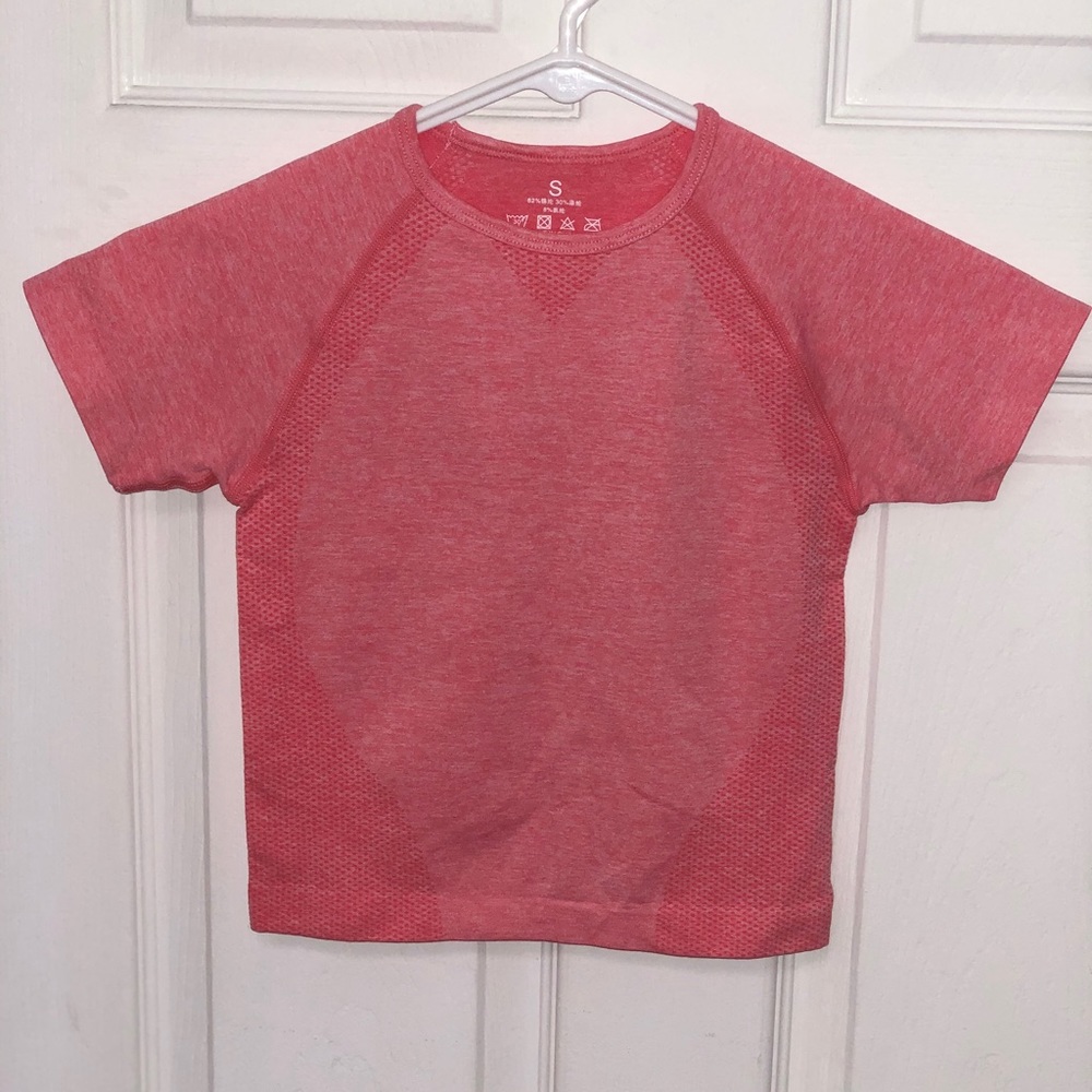 Cropped top perfect for working out